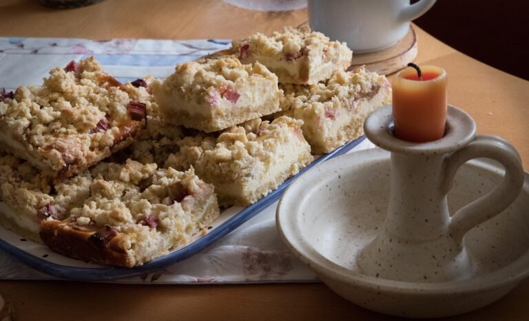 rhubarb cake, cakes, cute, angry, yummy, meal, fresh, coffee table, juicy, fruit